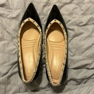 Adrienne Vittadini studded kitten heel pump. Size 9.